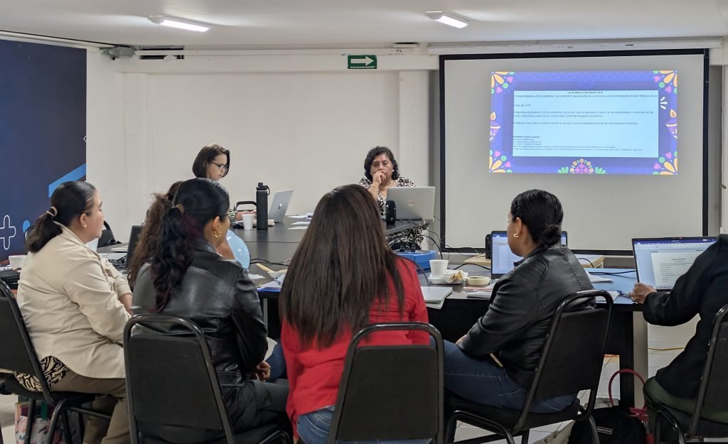 Docentes de Guanajuato comparten estrategias de lectura y opinan sobre la nueva carrera docente