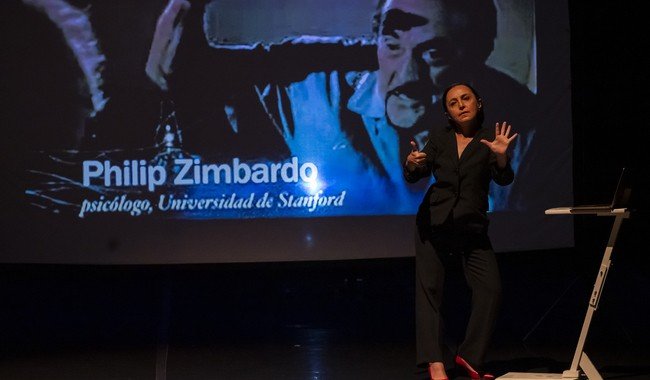 Cenart estrena Presente, conferencia performática sobre desapariciones y violencia en México