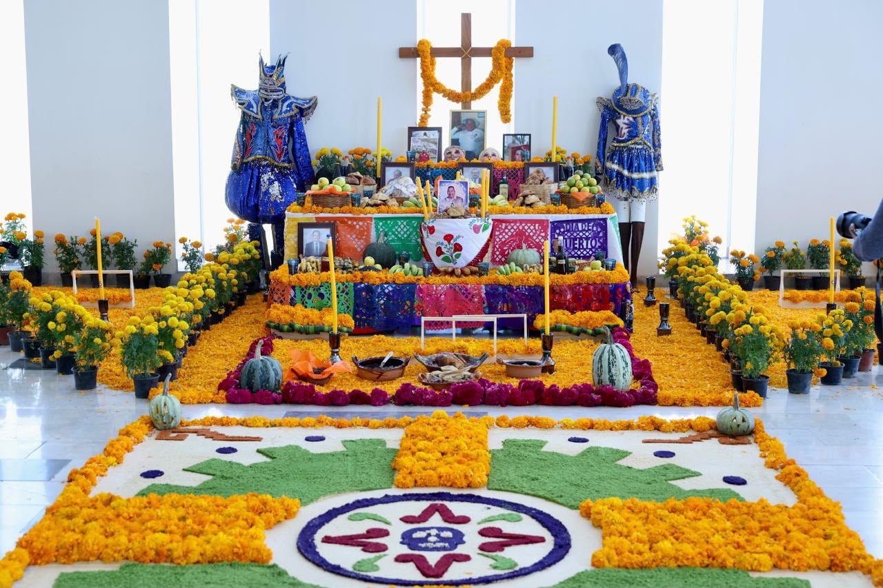 Ofrenda en Puebla honra a migrantes de San Agustín Tlaxco que murieron en el extranjero