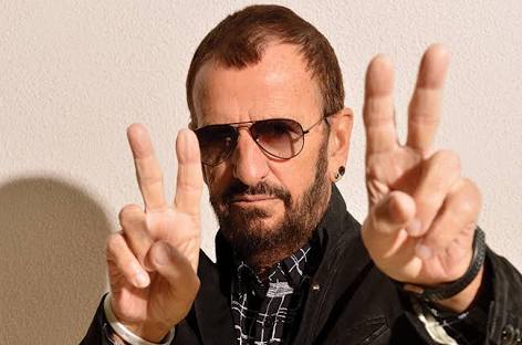 RINGO Y PAUL PREPARAN MATERIAL MUSICAL