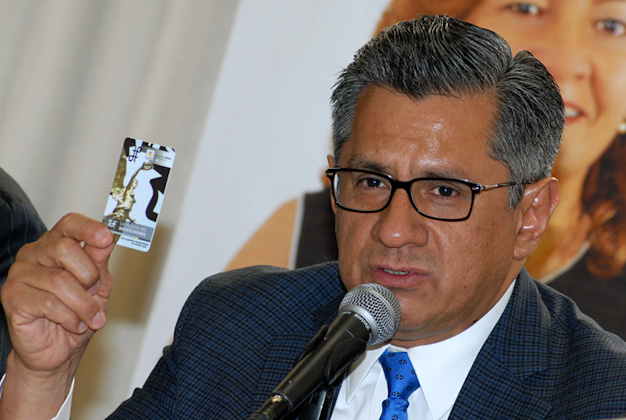 EL STC ENTREGA 8 MIL 387 TARJETAS DEL D.F. CON TARIFA DIFERENCIADA