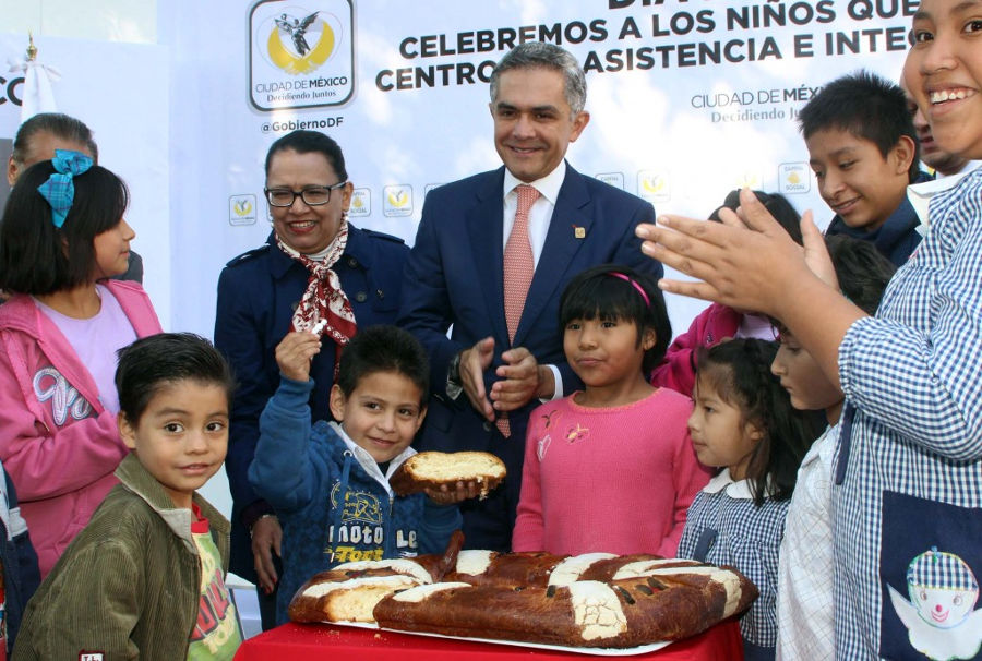 Celebra Mancera Día de Reyes con niñas y niños de Azcapotzalco