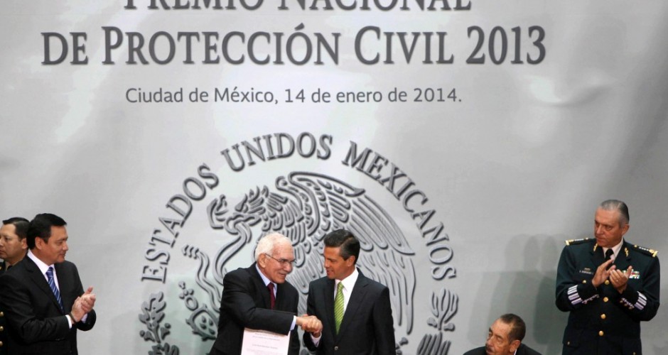 OTORGAN PREMIO NACIONAL DE PROTECCIÓN CIVIL 2013 A INVESTIGADOR DEL IPN