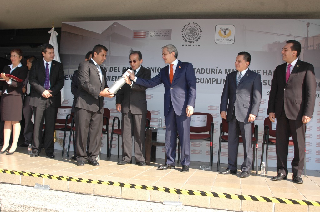 Llama Mancera a fuerzas políticas del país, a a€œno regateara€ su autonomía a la Ciudad de México