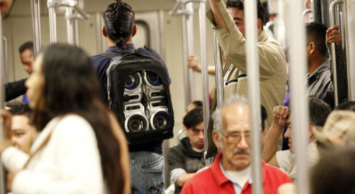 INSTA TERMINAR CON CORRUPCIÓN QUE PERMITE AMBULANTAJE EN EL METRO