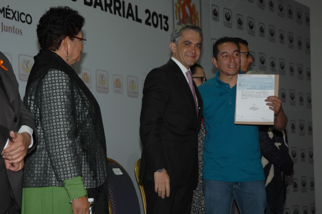 Refrenda Mancera respaldo de su Gobierno a favor de los grupos más vulnerables de la capital