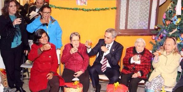 Se refrenda compromiso con adultos mayores en la víspera de Nochebuena