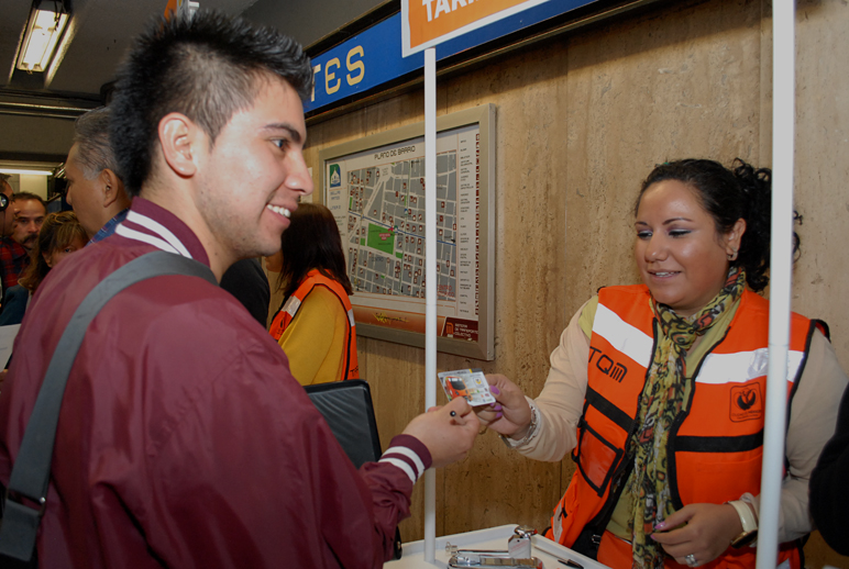 EL STC ENTREGA MÁS DE 1,500 TARJETAS DE TARIFA DIFERENCIADA.