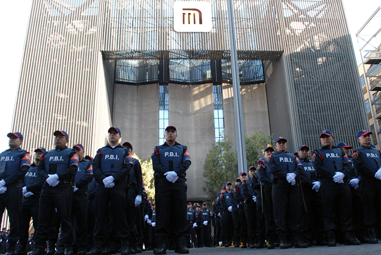 SE INCORPORAN 590 ELEMENTOS DE SEGURIDAD PARA EVITAR COMERCIO AMBULANTE EN LA LÍNEA 1