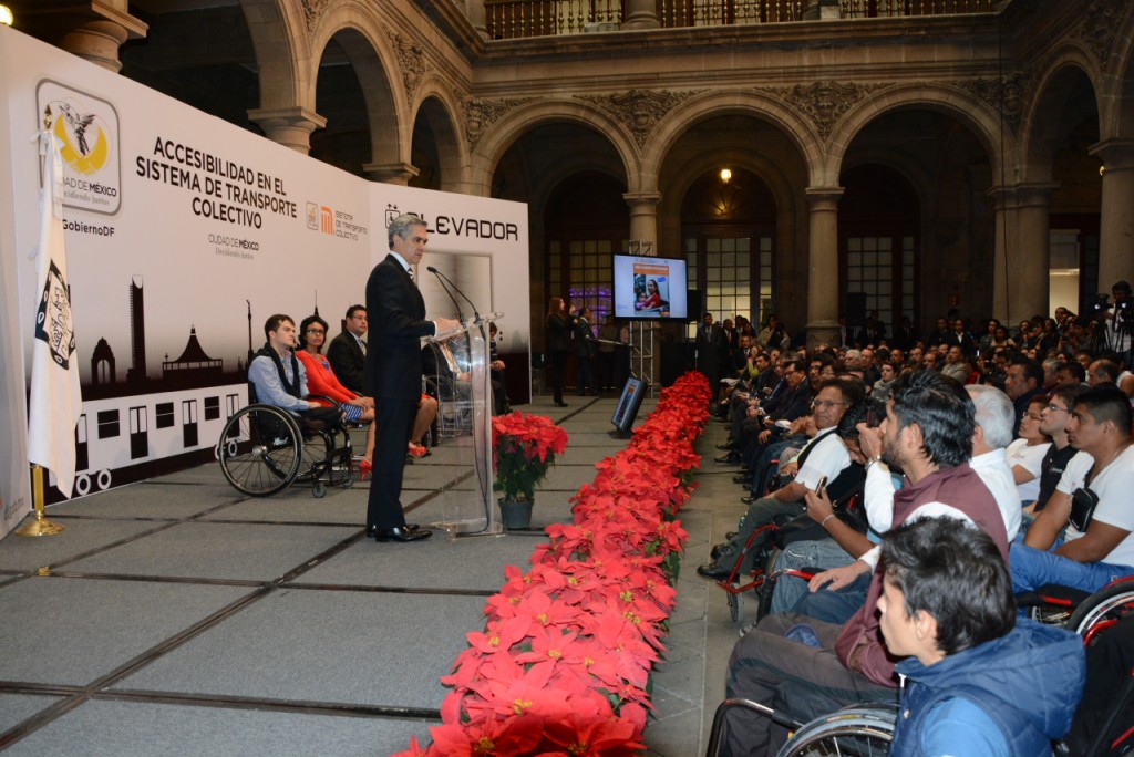 Refrenda GDF compromiso hacia personas con discapacidad