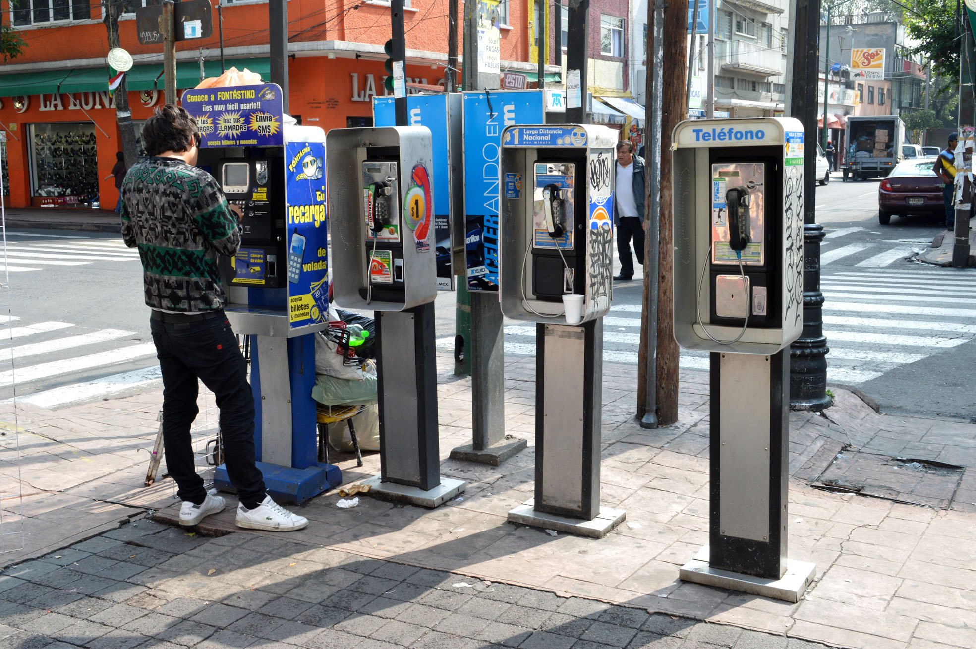 REGULAN CASETAS TELEFÓNICAS EN VÍA PÚBLICA