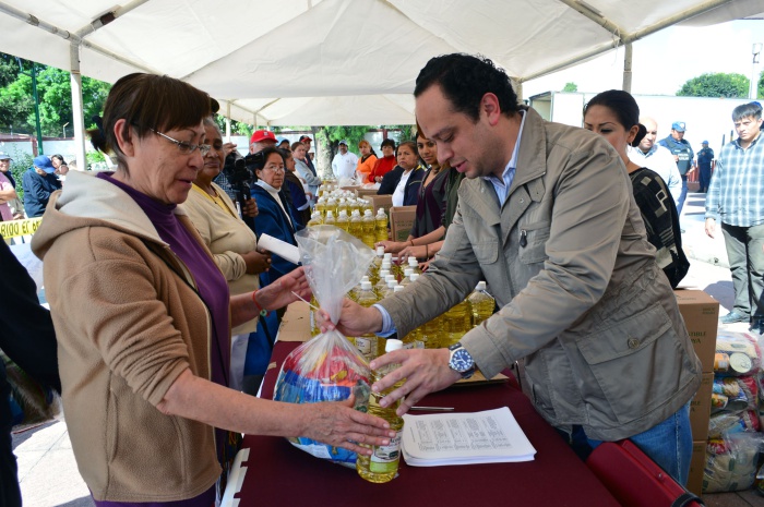 ENTREGA AZCAPOTZALCO MÁS DE DOS MIL PAQUETES NUTRICIONALES A VECINOS