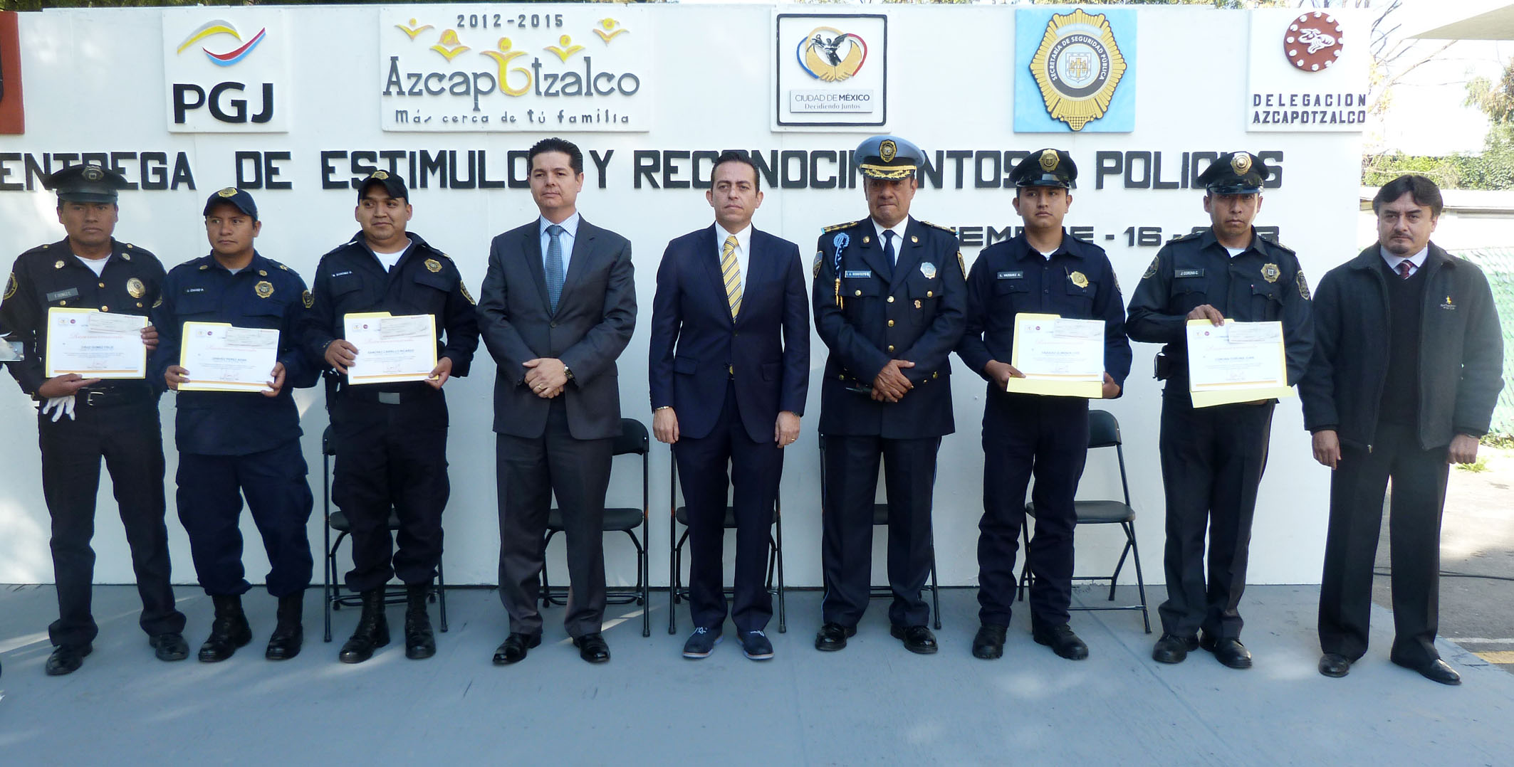 ENTREGAN ESTÍMULOS ECONÓMICOS A POLICÍAS DE AZCAPOTZALCO
