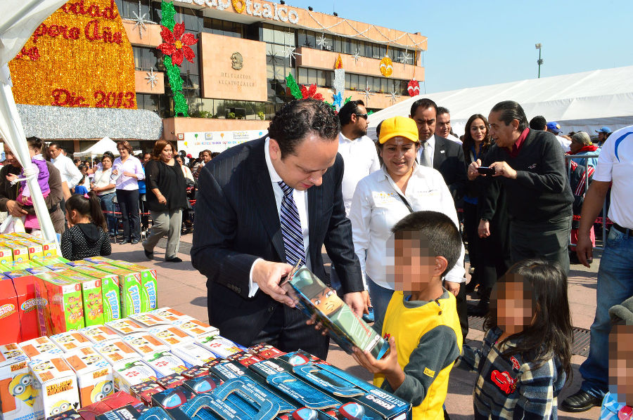 ENTREGAN MÁS DE 9 MIL JUGUETES A NIÑOS DE AZCAPOTZALCO