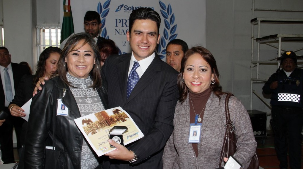 Entregó Jorge Romero los premios estímulos y recompensas a trabajadores de base