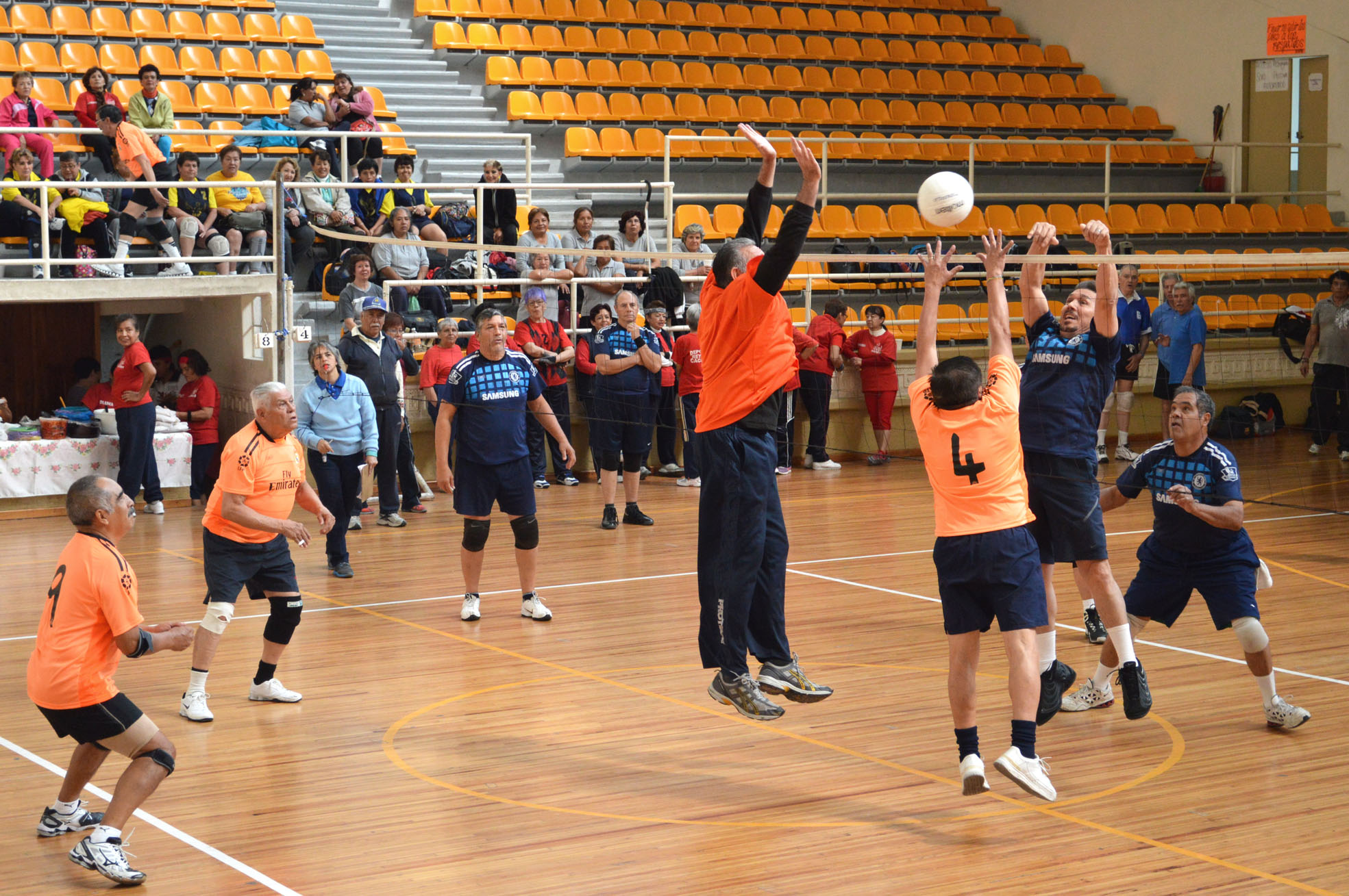 MOTIVA TORNEOS DE CACHIBOL A ADULTOS MAYORES