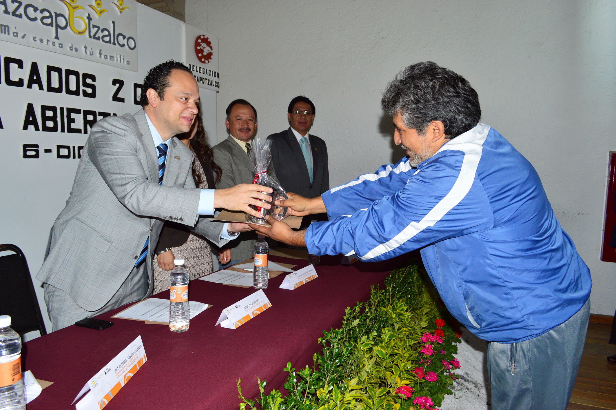 RECIBEN TRABAJADORES DE AZCAPOTZALCO CERTIFICADO DE ESTUDIOS