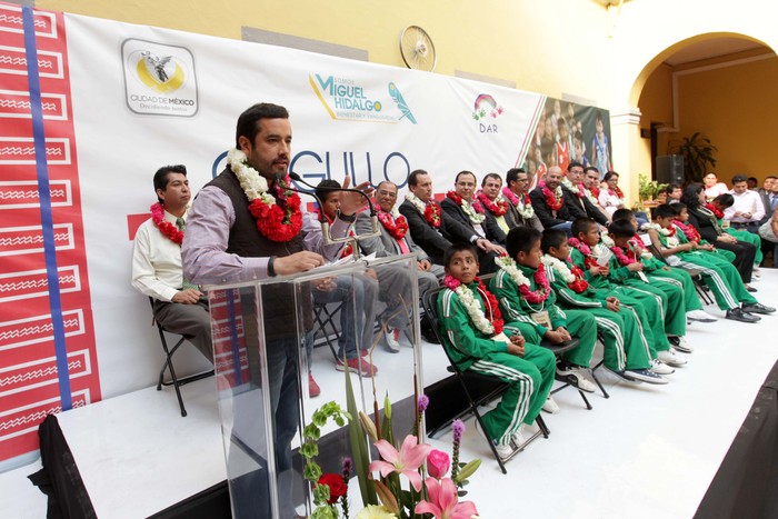 Reconoce Miguel Hidalgo a niños y niñas triquis campeones de basquetbol