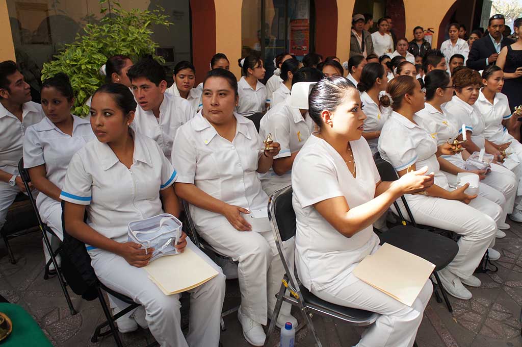 Culminan 77 alumnos el curso de Técnico en Enfermería General