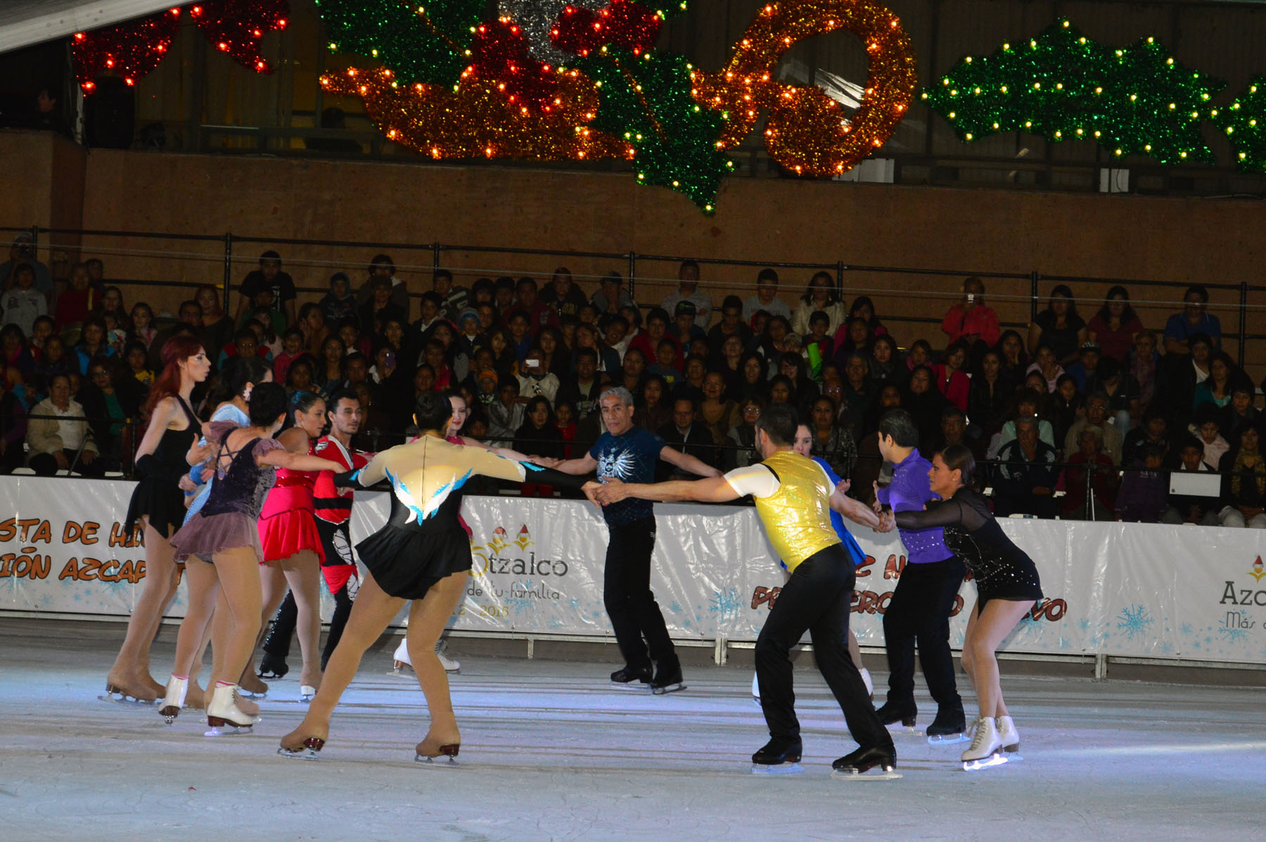 INAUGURA AZCAPOTZALCO PISTA DE HIELO