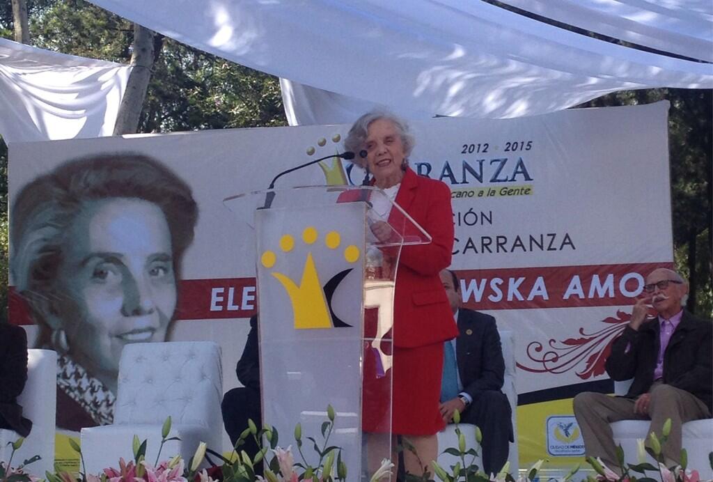 V. CARRANZA DEVELA BUSTO EN HONOR A ELENA PONIATOWSKA.