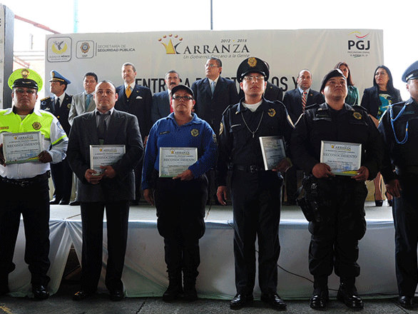 V. CARRANZA PREMIA CON ESTÍMULOS ECONÓMICOS A  POLÍCIAS DESTACADOS.