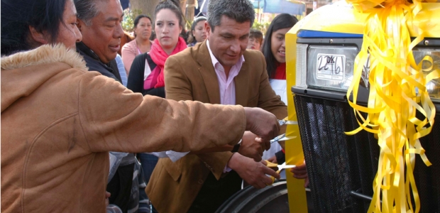 Comunidad de Tlacotenco, recibe tractor para incrementar su productividad agropecuaria