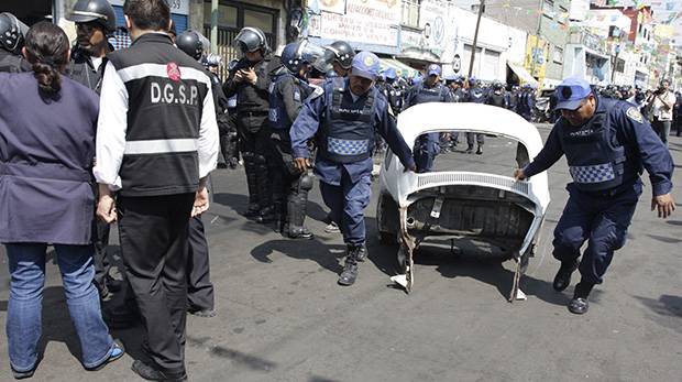 3 POLICÍAS LESIONADOS, 3 SUJETOS DETENIDOS Y 19 AUTOS LLEVADOS AL CORRALÓN