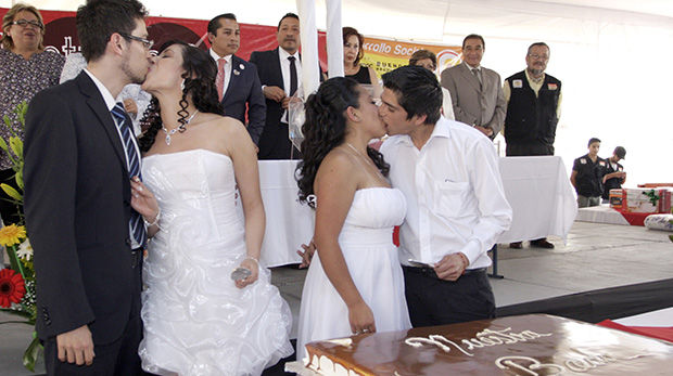 LA CUAUHTÉMOC REALIZA 310 BODAS COLECTIVAS