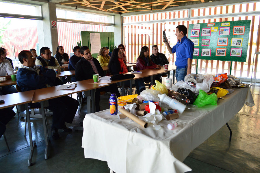 CAPACITAN A FUNCIONARIOS PÚBLICOS EN SEPARACIÓN DE RESIDUOS
