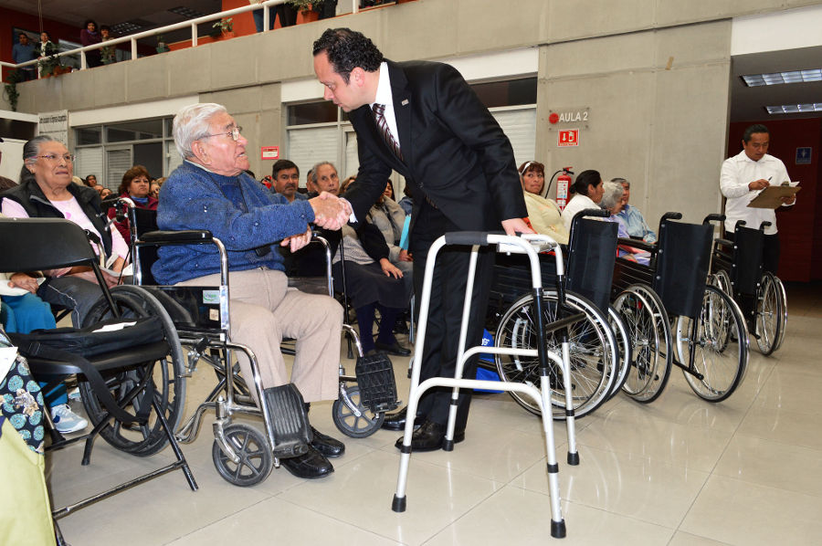 ENTREGAN SILLAS DE RUEDAS Y APARATOS ORTOPÉDICOS