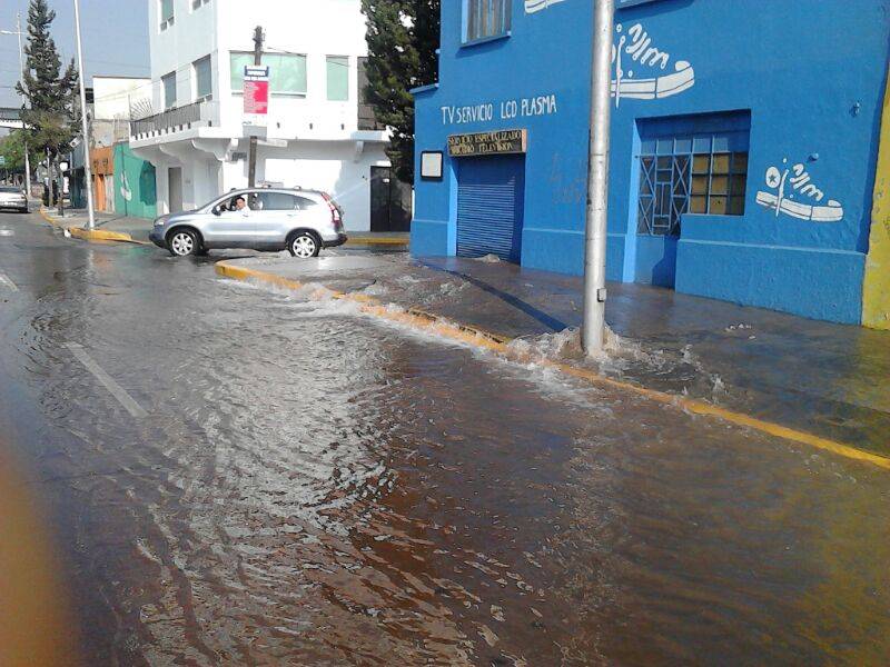 PROVOCA TEMBLOR FALTA DE LUZ Y FUGA DE AGUA EN AZCAPOTZALCO