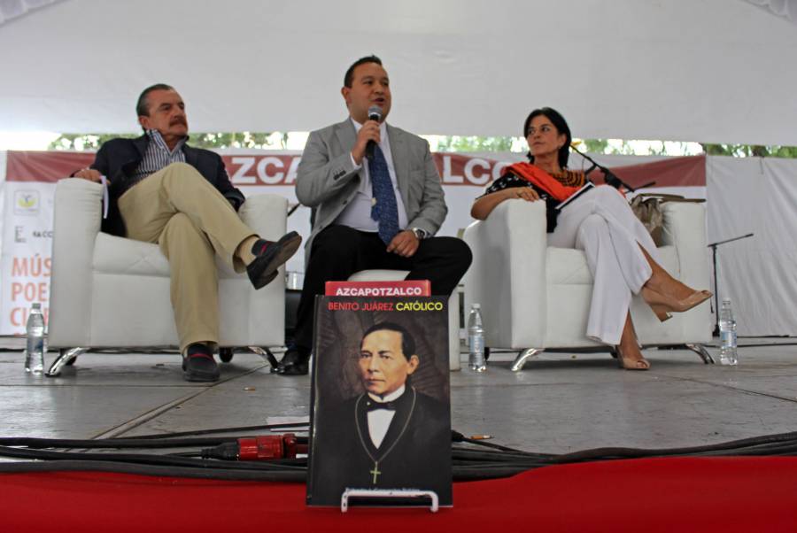DESMITIFICAN A BENITO JUÁREZ EN LA FERIA DEL LIBRO DE AZCAPOTZALCO