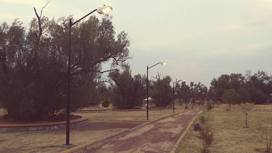 Iluminan uno de los parques más importantes en Tlahuac