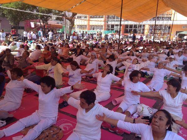 REALIZAN PRIMERA SÚPER CLASE DE YOGA EN IZTAPALAPA