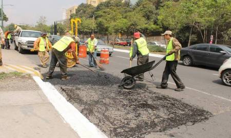 CUAJIMALPA EN TRES HORAS TE TAPA TU BACHE: ADRIAN RUBALCAVA