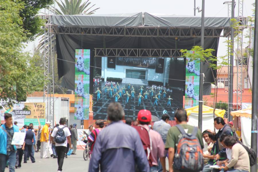 INSTALAN EN IZTAPALAPA PANTALLAS GIGANTES, PARA TRANSMITIR PARTIDOS DEL MUNDIAL