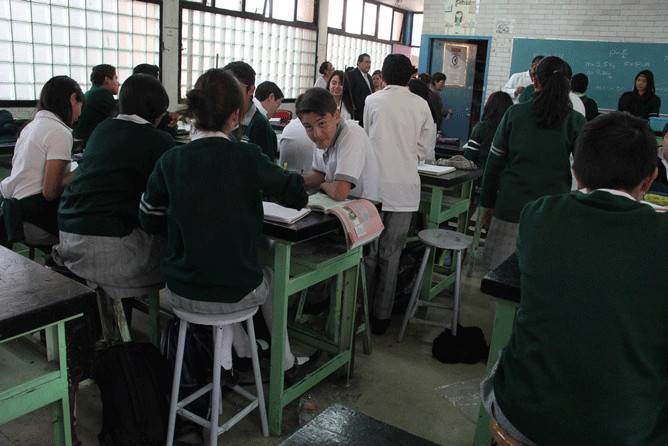 V. CARRANZA IMPARTE CLASES CONTRA EL BULLYING EN PLANTELES EDUCATIVOS