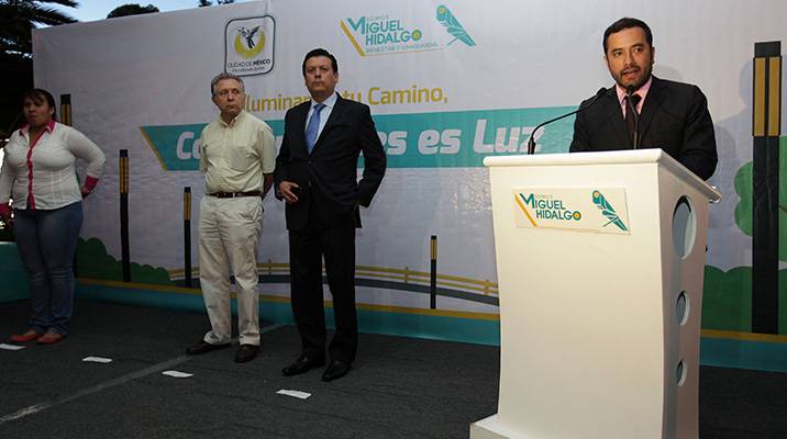 Inaugura Romo Guerra primera etapa del programa Iluminando tu Camino, Constituyentes es Luz