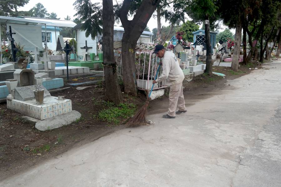El panteón San Isidro está listo para recbir a más de 15 mil personas el Día del Padre
