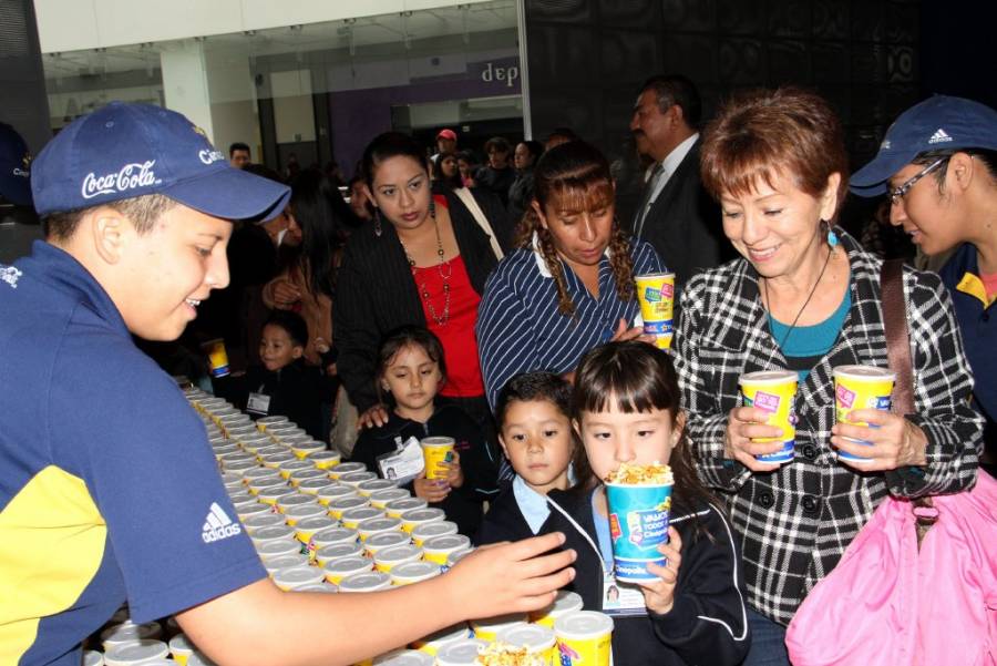 Grupos vulnerables de Benito Juárez se van al cine