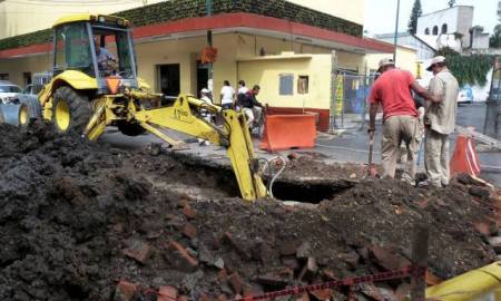 REPARAN SOCAVÃ“N DE 4 METROS DE PROFUNDIDAD EN CLAVERÃA