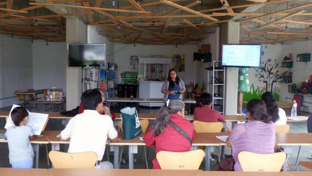 AZCAPOTZALCO IMPARTE TALLER DE COMPOSTA