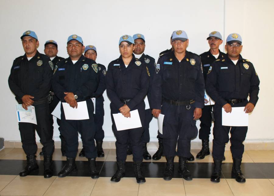 XOCHIMILCO RECONOCE CON ESTÍMULOS ECONÓMICOS A POLICÍAS AUXILIARES DESTACADOS