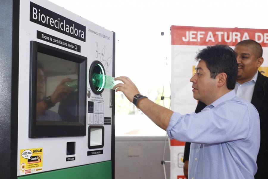 INNOVA CUAUHTÉMOC COLOCANDO MÁQUINAS BIORECICLADORAS DE PET