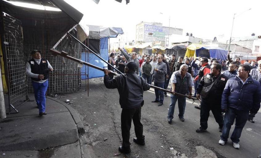 RETIRAN CUAUHTÉMOC Y SSPDF A 6 MIL AMBULANTES DE TEPITO