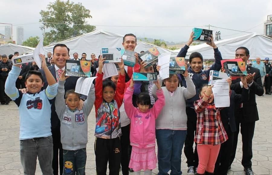 CUAJIMALPA ENTREGA 5 MIL 120 TABLETS Y JUGUETES A NIÑOS CON BUEN APROVECHAMIENTO ACADÉMICO