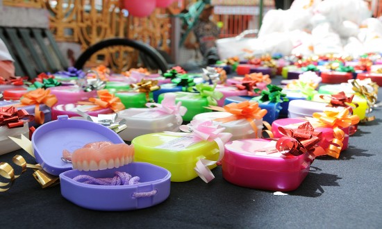 Tlalpan entrega mil prótesis dentales a mujeres de escasos recursos