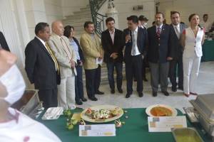 VAN POR NUEVO RÉCORD GUINNESS CON LA ENCHILADA MÁS GRANDE DEL MUNDO