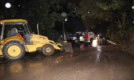 LLUVIA INTENSA EN CUAJIMALPA PROVOCA TRES DESLAVES Y LA CAÃDA DE ALGUNOS ÃRBOLES